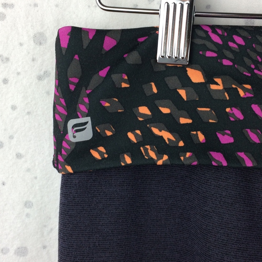 Fabletics Salar Print Capri Fold Over Waist Small - image 5